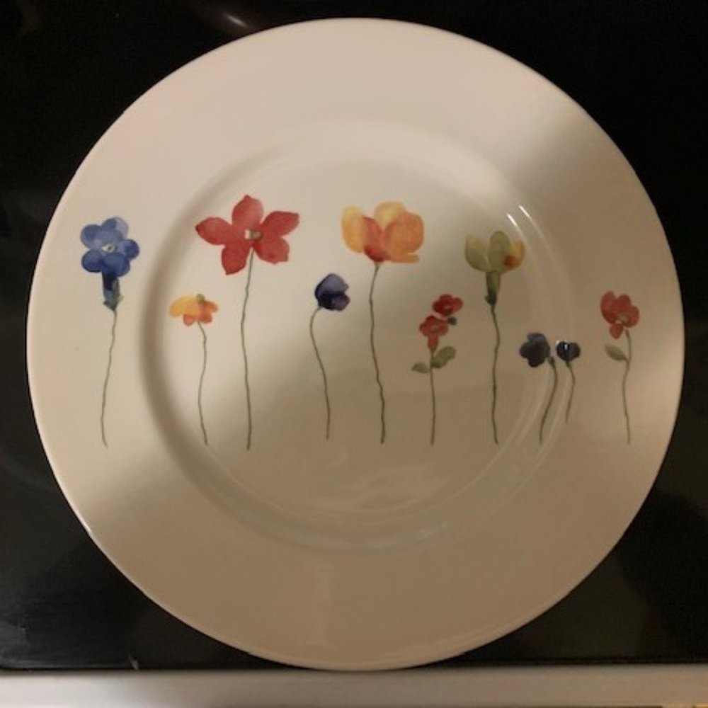Royal Stafford (England) SCATTERED FLOWERS Dinner Plates, Set of Four (EUC)